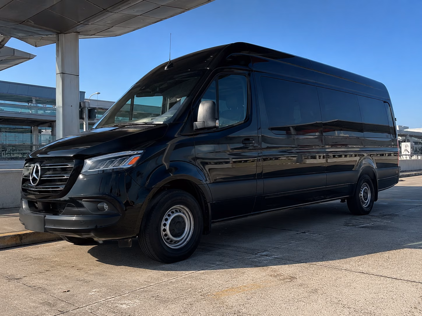 guest shuttles to 208 wine bar and wedding venues around savannah