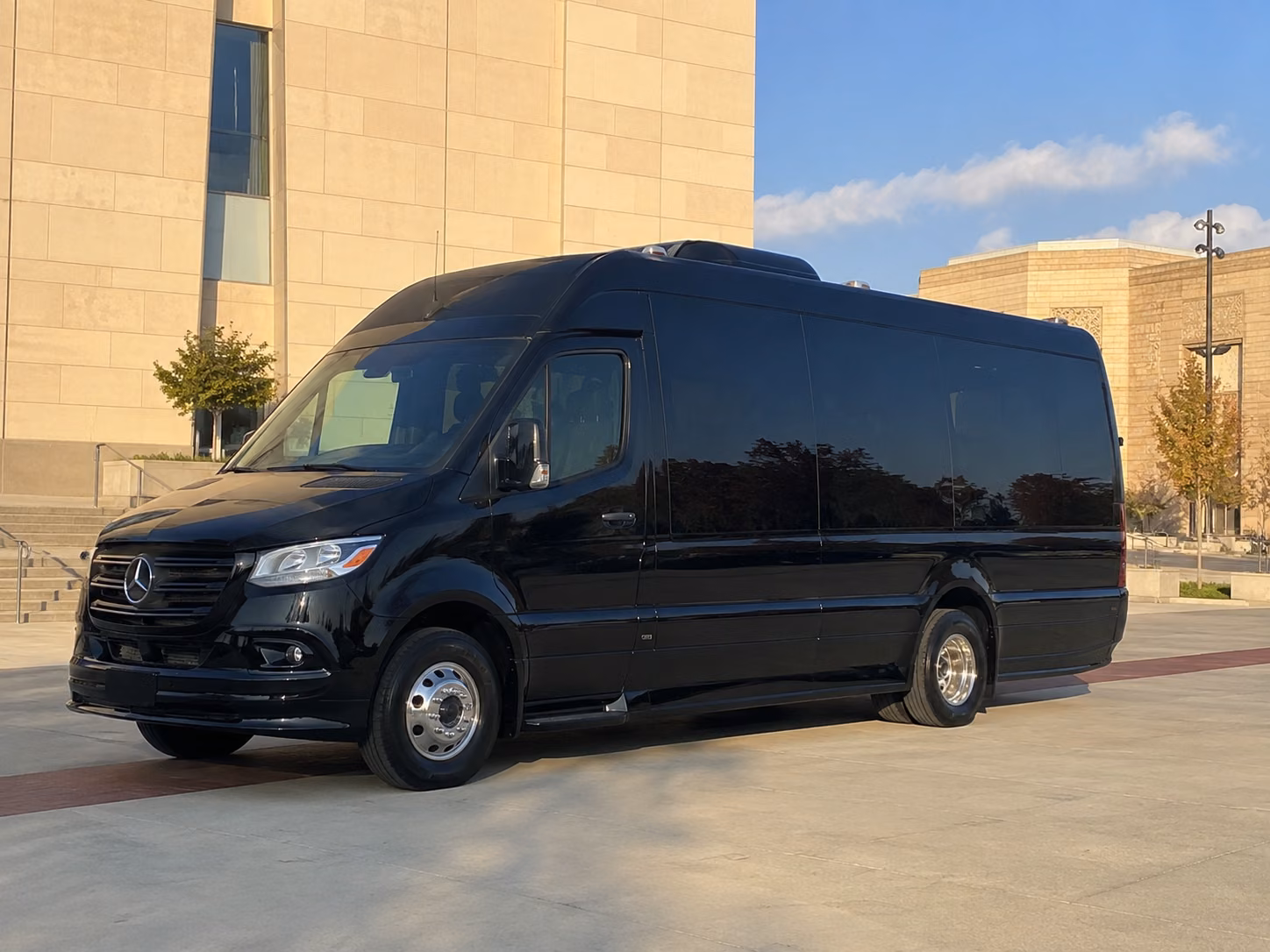 rent a field trip bus to savannah museums and science centers