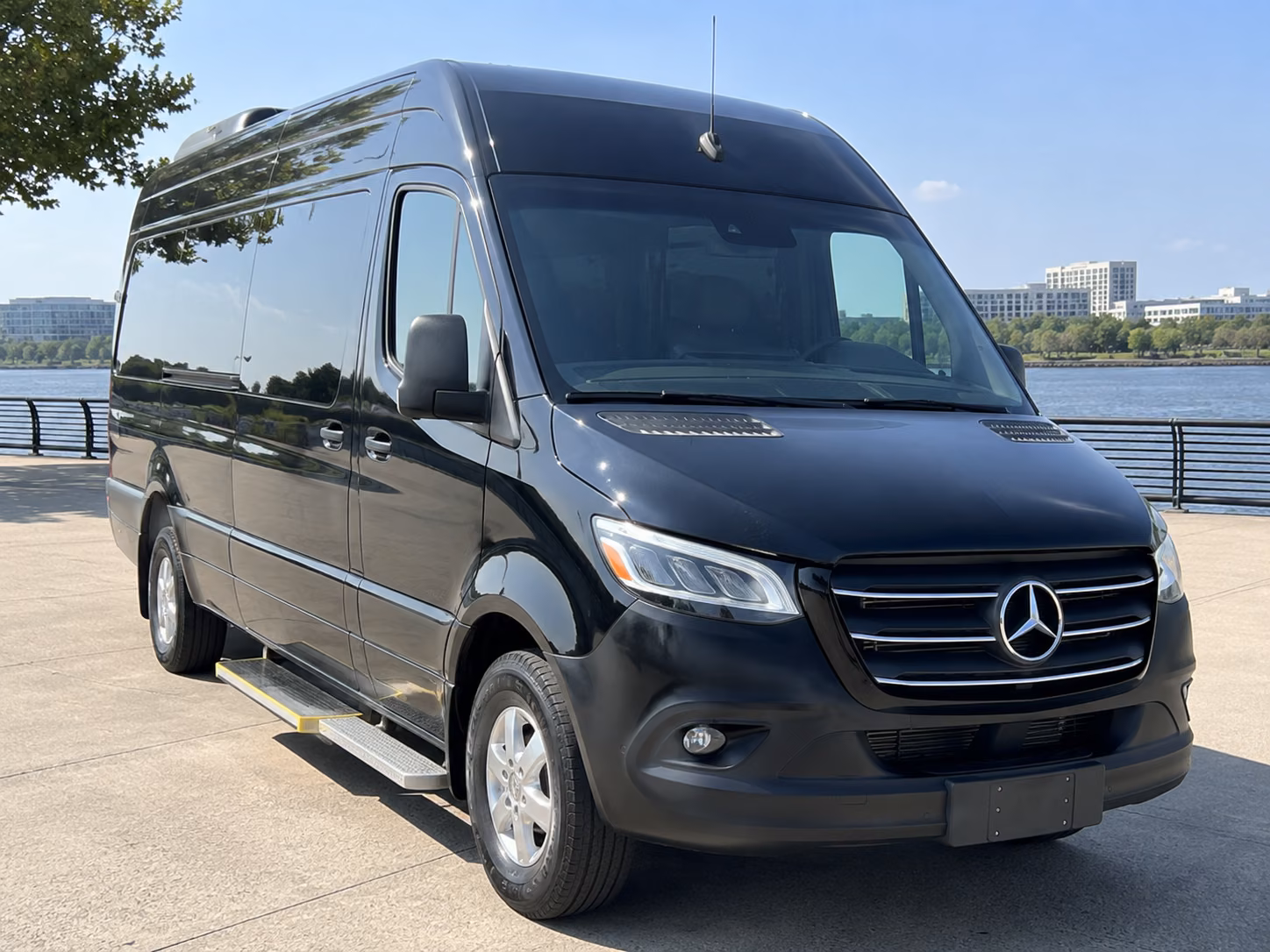 savannah bus rentals for georgia road trips and south carolina travel